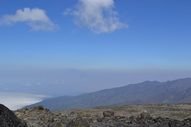 Au loin le Meru qui surplombe Arusha